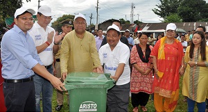 The Governor of Arunachal Pradesh Shri P.B. Acharya and State�s First Lady Smt Kavita Acharya distributing dustbins during the cleanliness drive at Tezu on 6th August 2017.  